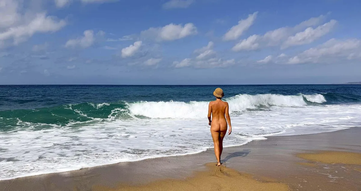 Nudist - Foto 31 van 141